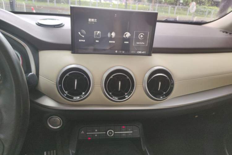 Used Wey VV6 2018 2.0T Four-Wheel Drive Flagship Version China V Standard Audio And AC Panel