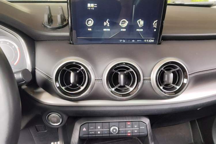 Used Wey VV6 2018 2.0T Four-Wheel Drive Flagship Version China V Standard Audio And AC Panel