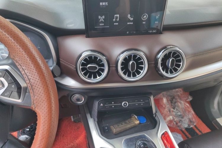 Used Wey VV6 2018 2.0T Two-Wheel-Drive Ultra-Luxury Version China V Standard Audio And AC Panel