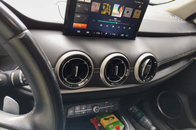 Used Wey VV6 2018 2.0T Two-Wheel Drive Flagship Version China V Standard Audio And AC Panel