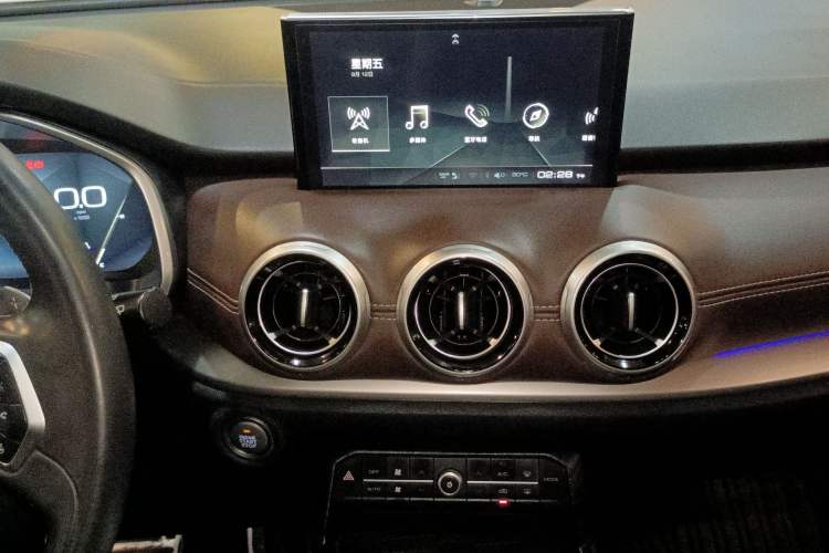 Used Wey VV6 2018 2.0T Two-Wheel Drive Flagship Version China V Standard Audio And AC Panel