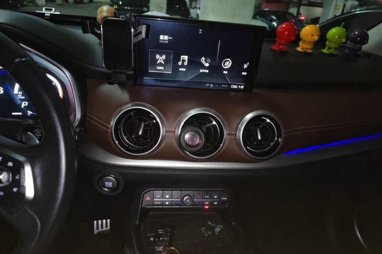 Used Wey VV6 2018 2.0T Two-Wheel-Drive Ultra-Luxury Version China V Standard Audio And AC Panel