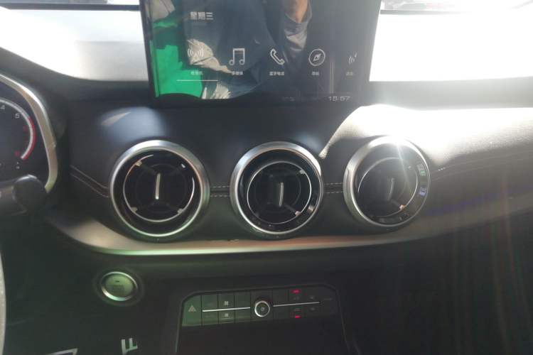 Used Wey VV6 2018 2.0T Four-Wheel Drive Flagship Version China V Standard Audio And AC Panel