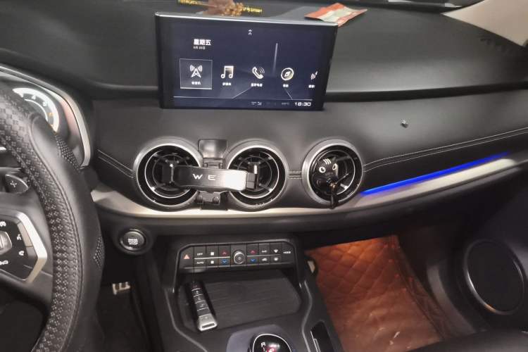 Used Wey VV6 2018 2.0T Two-Wheel-Drive Ultra-Luxury Version China V Standard Audio And AC Panel