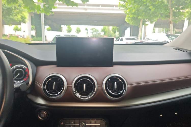 Used Wey VV6 2018 2.0T Two-Wheel Drive Flagship Version China V Standard Audio And AC Panel