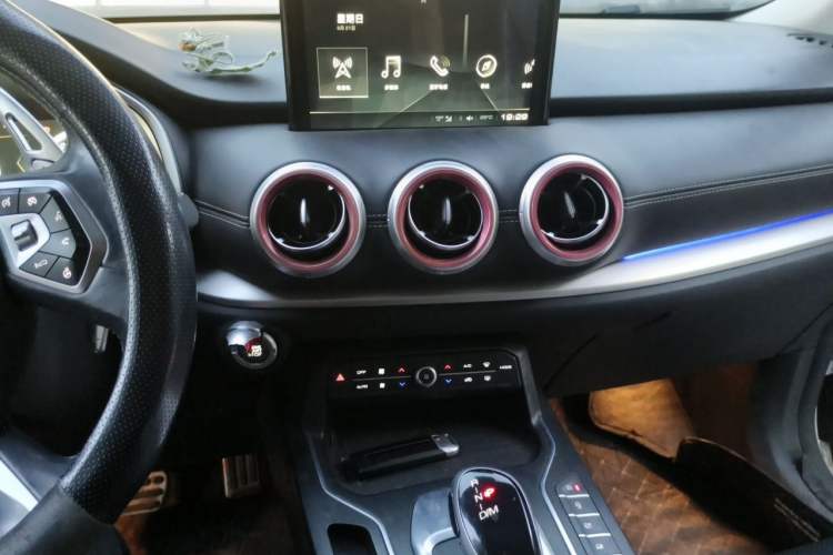 Used Wey VV6 2018 2.0T Four-Wheel Drive Flagship Version China V Standard Audio And AC Panel