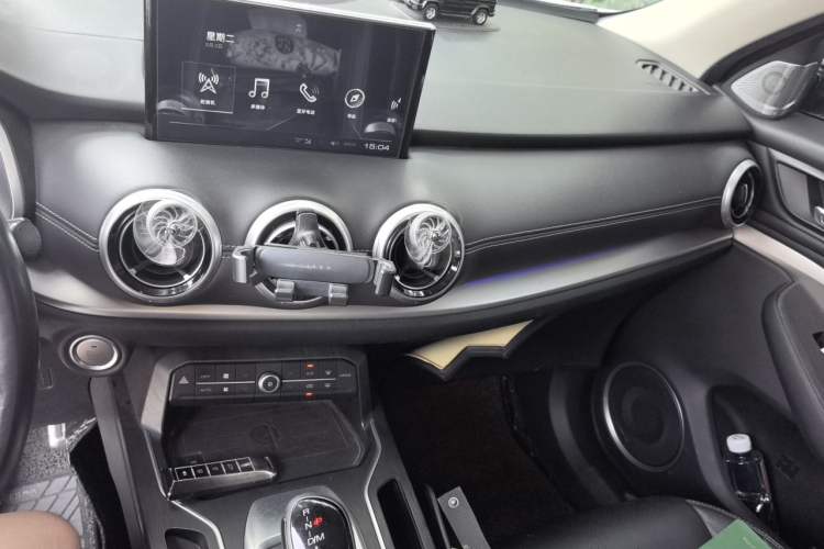 Used Wey VV6 2018 2.0T Two-Wheel-Drive Ultra-Luxury Version China V Standard Audio And AC Panel