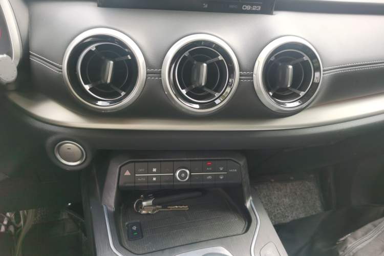 Used Wey VV6 2018 2.0T Four-Wheel Drive Flagship Version China V Standard Audio And AC Panel