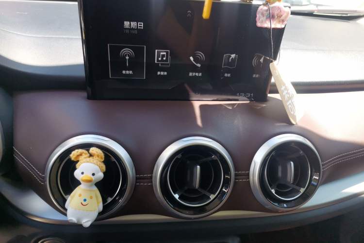 Used Wey VV6 2018 2.0T Two-Wheel-Drive Ultra-Luxury Version China V Standard Audio And AC Panel