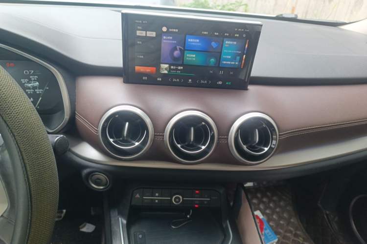 Used Wey VV6 2018 2.0T Two-Wheel-Drive Ultra-Luxury Version China V Standard Audio And AC Panel