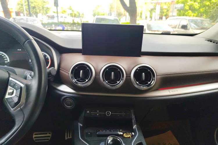 Used Wey VV6 2018 2.0T Two-Wheel-Drive Ultra-Luxury Version China V Standard Audio And AC Panel