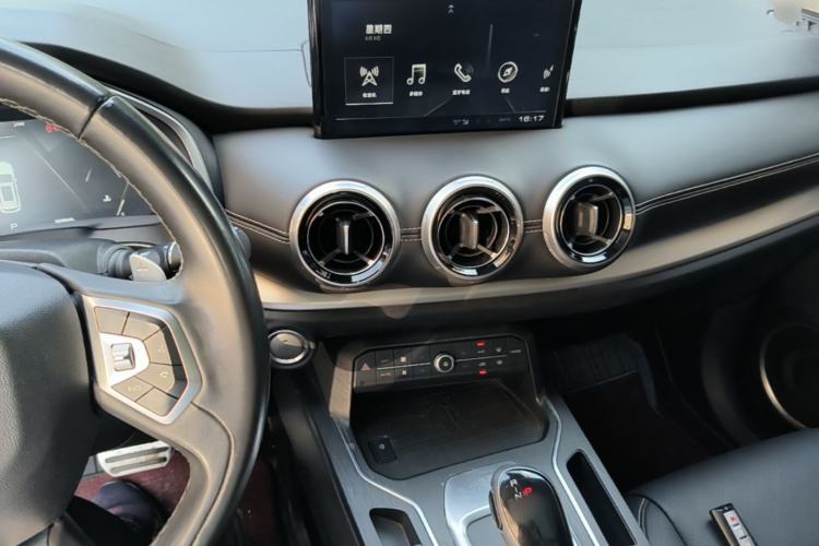 Used Wey VV6 2018 2.0T Two-Wheel-Drive Ultra-Luxury Version China V Standard Center Console