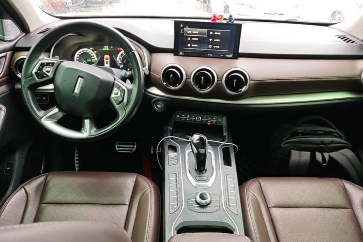 Used Wey VV6 2018 2.0T Two-Wheel-Drive Ultra-Luxury Version China V Standard Center Console
