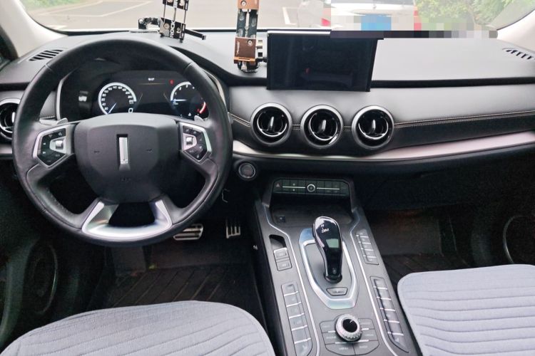 Used Wey VV6 2018 2.0T Four-Wheel Drive Flagship Version China V Standard Center Console