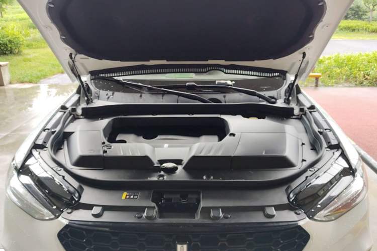 Used Wey VV6 2018 2.0T Four-Wheel Drive Flagship Version China V Standard Engine Bay