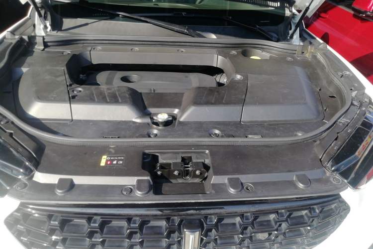 Used Wey VV6 2018 2.0T Four-Wheel Drive Flagship Version China V Standard Engine Bay