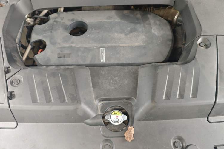 Used Wey VV6 2018 2.0T Two-Wheel Drive Flagship Version China V Standard Engine Bay
