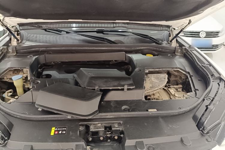 Used Wey VV6 2018 2.0T Two-Wheel-Drive Ultra-Luxury Version China V Standard Engine Bay