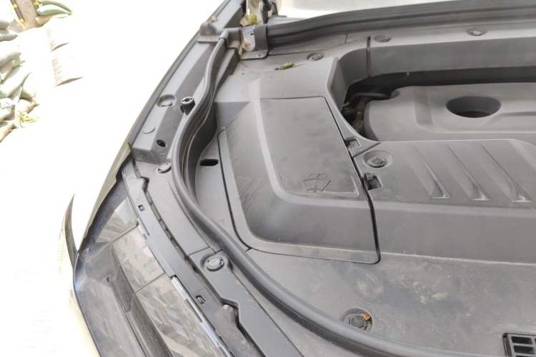 Used Wey VV6 2018 2.0T Two-Wheel Drive Flagship Version China V Standard Engine Bay Right