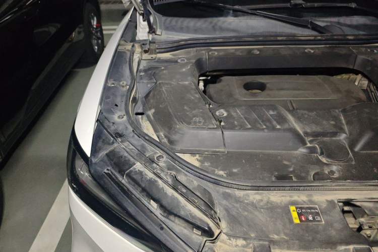 Used Wey VV6 2018 2.0T Two-Wheel-Drive Ultra-Luxury Version China V Standard Engine Bay Right
