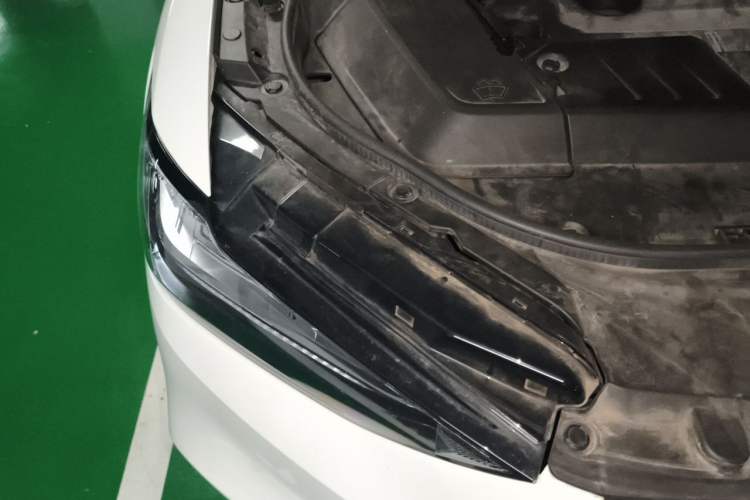 Used Wey VV6 2018 2.0T Two-Wheel-Drive Ultra-Luxury Version China V Standard Engine Bay Right