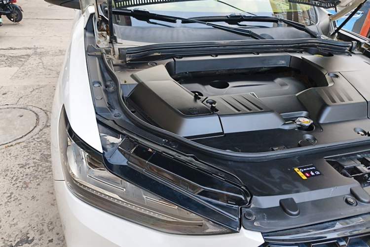Used Wey VV6 2018 2.0T Two-Wheel-Drive Ultra-Luxury Version China V Standard Engine Bay Right