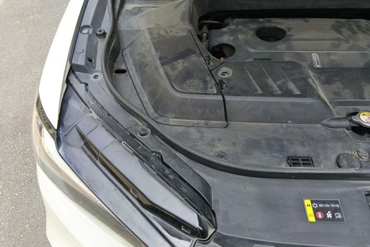 Used Wey VV6 2018 2.0T Two-Wheel-Drive Ultra-Luxury Version China V Standard Engine Bay Right