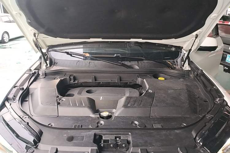 Used Wey VV6 2018 2.0T Four-Wheel Drive Flagship Version China V Standard Engine Bay