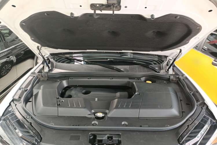 Used Wey VV6 2018 2.0T Two-Wheel Drive Flagship Version China V Standard Engine Bay