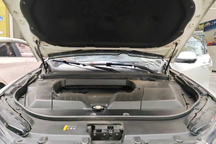 Used Wey VV6 2018 2.0T Two-Wheel-Drive Ultra-Luxury Version China V Standard Engine Bay
