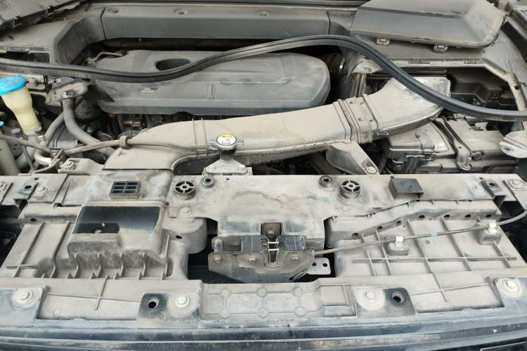 Used Wey VV6 2018 2.0T Two-Wheel Drive Flagship Version China V Standard Engine Bay