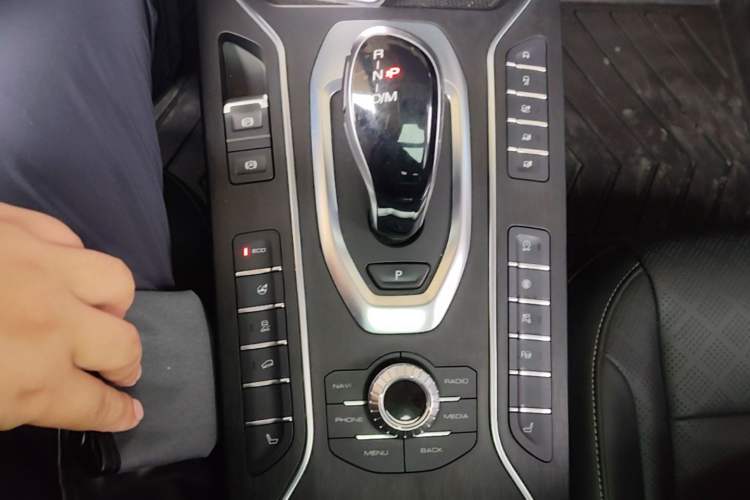 Used Wey VV6 2018 2.0T Four-Wheel Drive Flagship Version China V Standard Gear Lever