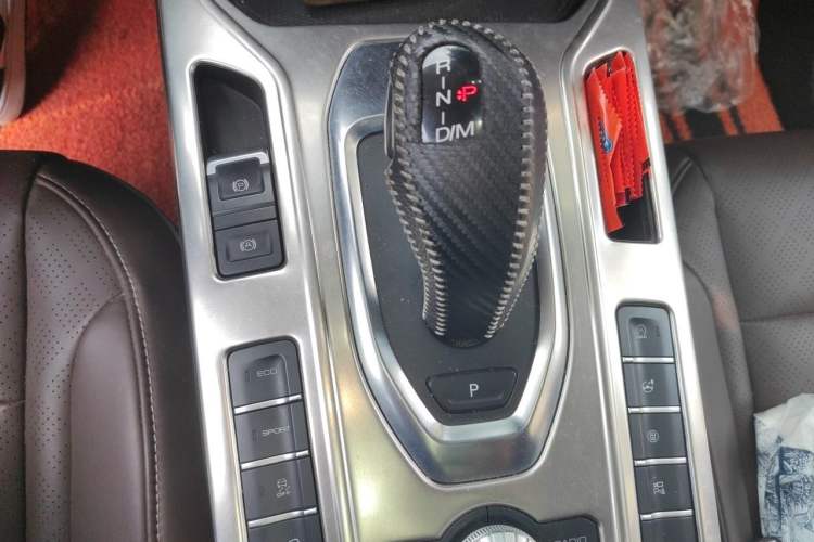 Used Wey VV6 2018 2.0T Two-Wheel-Drive Ultra-Luxury Version China V Standard Gear Lever