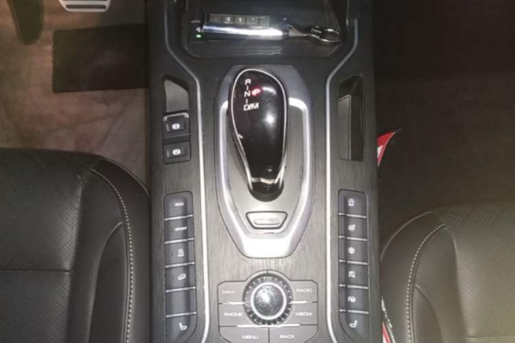 Used Wey VV6 2018 2.0T Two-Wheel Drive Flagship Version China V Standard Gear Lever