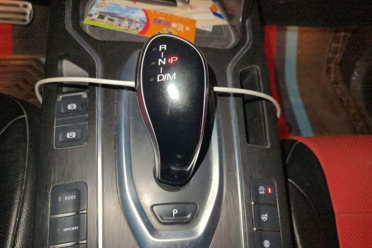 Used Wey VV6 2018 2.0T Two-Wheel-Drive Ultra-Luxury Version China V Standard Gear Lever