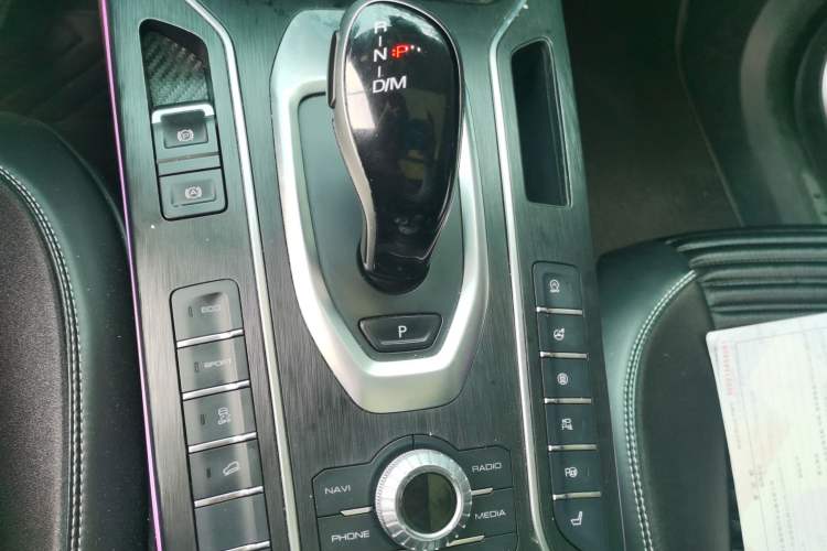 Used Wey VV6 2018 2.0T Two-Wheel Drive Flagship Version China V Standard Gear Lever