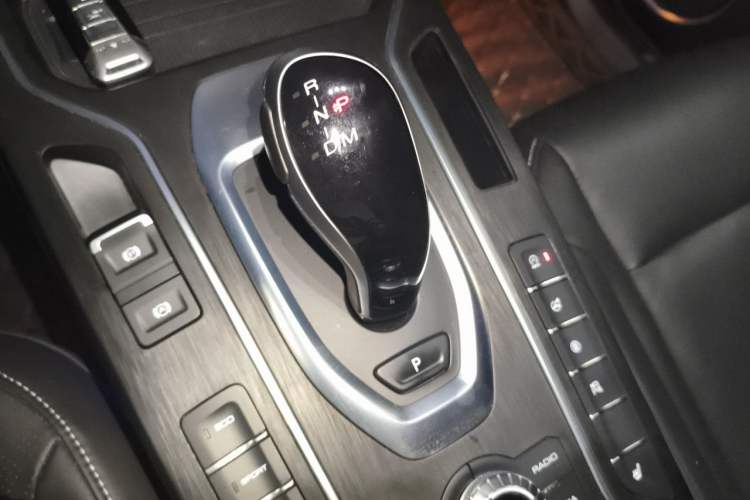 Used Wey VV6 2018 2.0T Two-Wheel-Drive Ultra-Luxury Version China V Standard Gear Lever