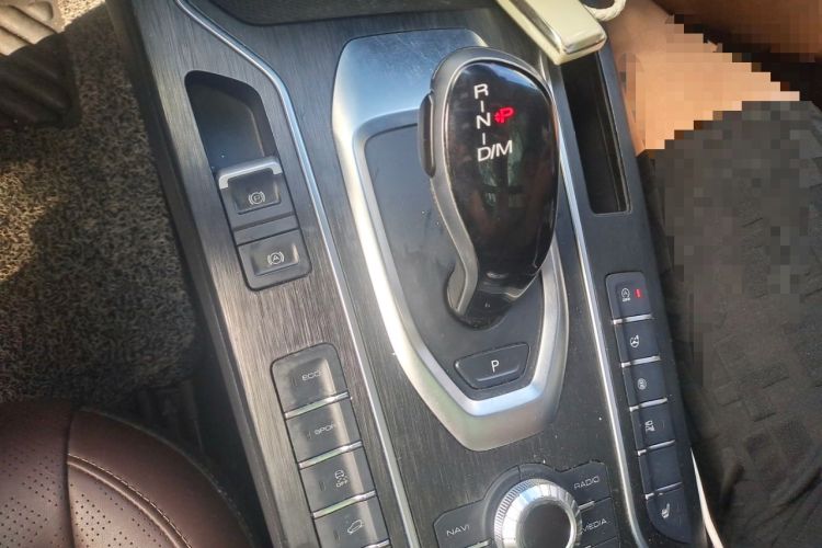 Used Wey VV6 2018 2.0T Two-Wheel-Drive Ultra-Luxury Version China V Standard Gear Lever