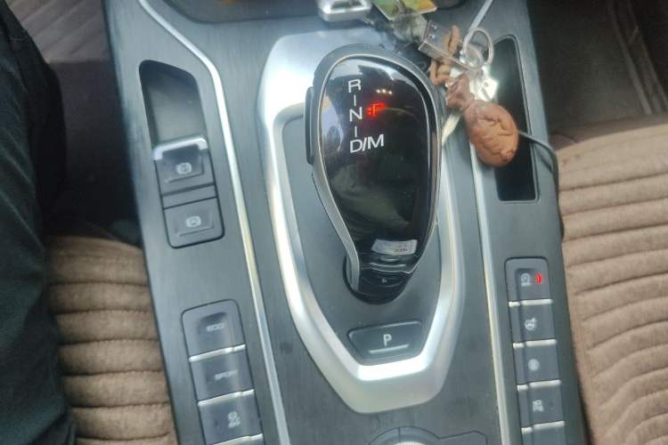 Used Wey VV6 2018 2.0T Two-Wheel-Drive Ultra-Luxury Version China V Standard Gear Lever