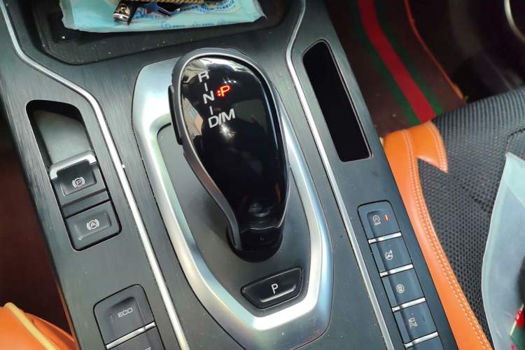 Used Wey VV6 2018 2.0T Two-Wheel Drive Flagship Version China V Standard Gear Lever