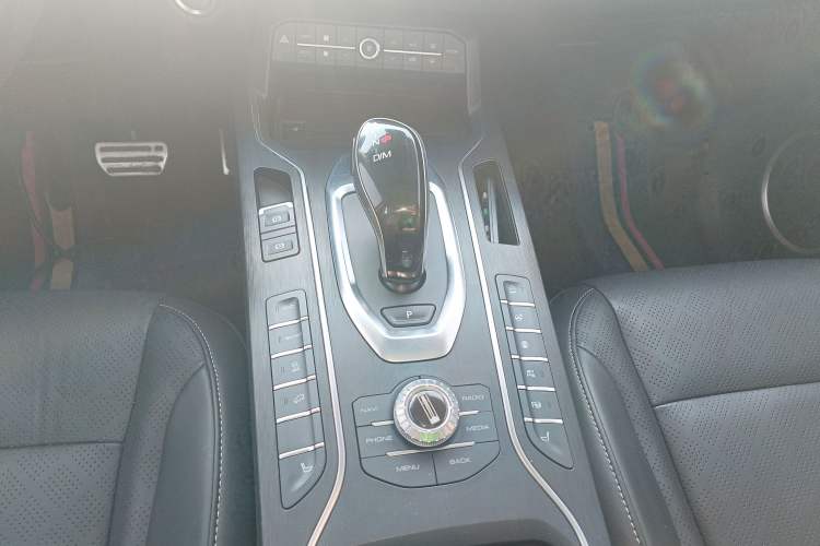 Used Wey VV6 2018 2.0T Two-Wheel Drive Flagship Version China V Standard Gear Lever