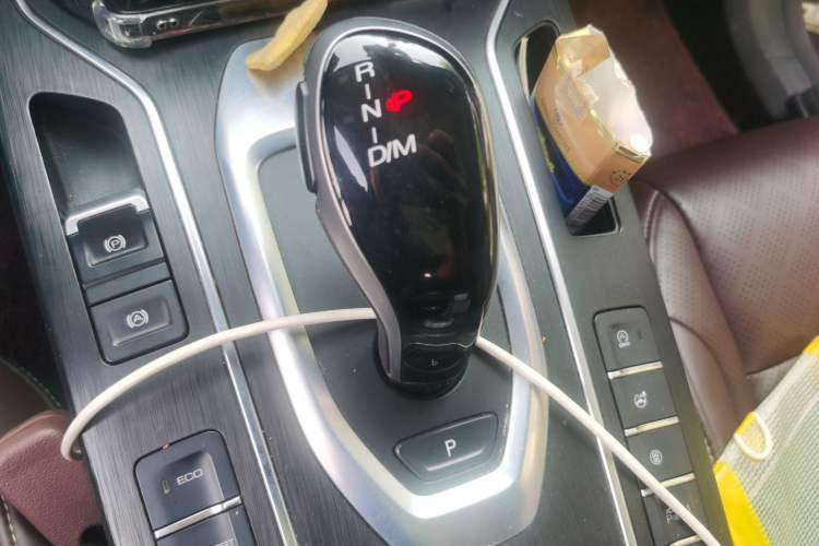 Used Wey VV6 2018 2.0T Two-Wheel-Drive Ultra-Luxury Version China V Standard Gear Lever