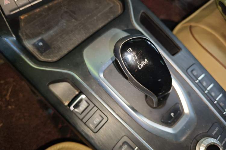 Used Wey VV6 2018 2.0T Two-Wheel-Drive Ultra-Luxury Version China V Standard Gear Lever
