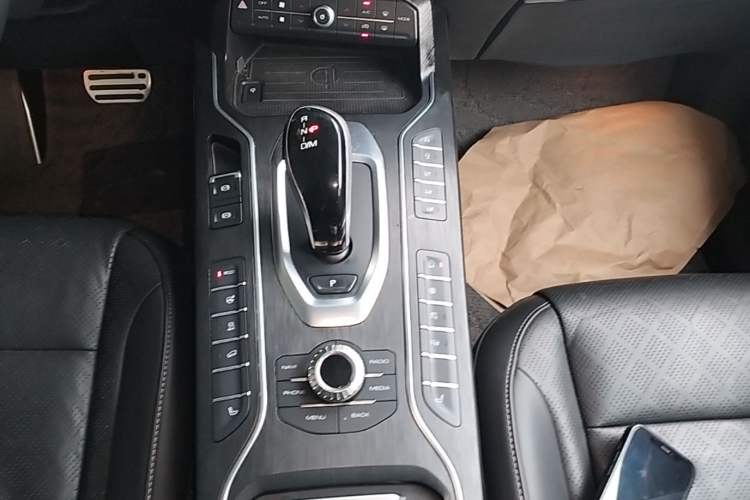 Used Wey VV6 2018 2.0T Four-Wheel Drive Flagship Version China V Standard Gear Lever