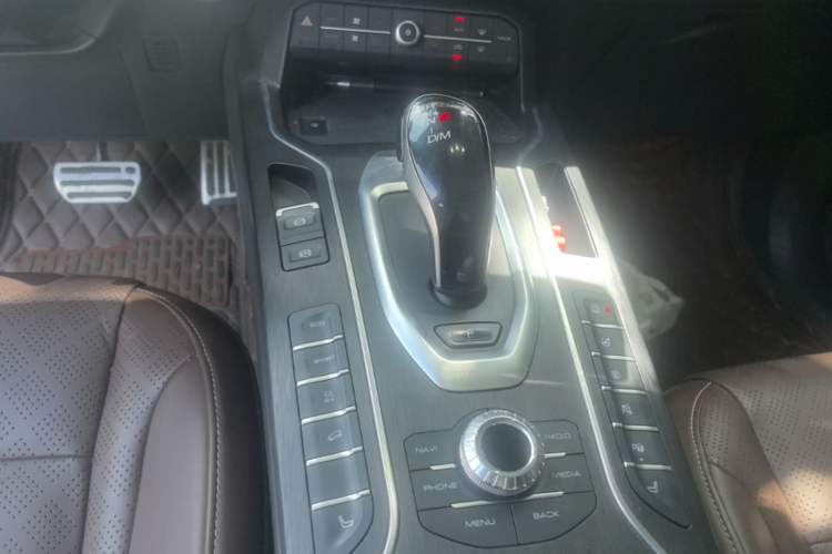 Used Wey VV6 2018 2.0T Two-Wheel Drive Flagship Version China V Standard Gear Lever