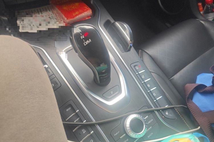 Used Wey VV6 2018 2.0T Two-Wheel-Drive Ultra-Luxury Version China V Standard Gear Lever