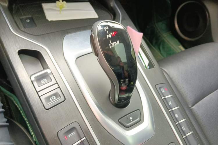 Used Wey VV6 2018 2.0T Two-Wheel-Drive Ultra-Luxury Version China V Standard Gear Lever