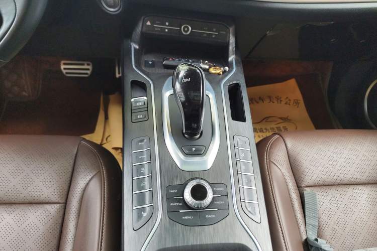 Used Wey VV6 2018 2.0T Two-Wheel-Drive Ultra-Luxury Version China V Standard Gear Lever