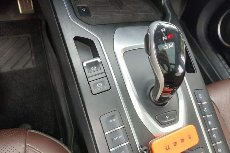 Used Wey VV6 2018 2.0T Two-Wheel Drive Flagship Version China V Standard Gear Lever