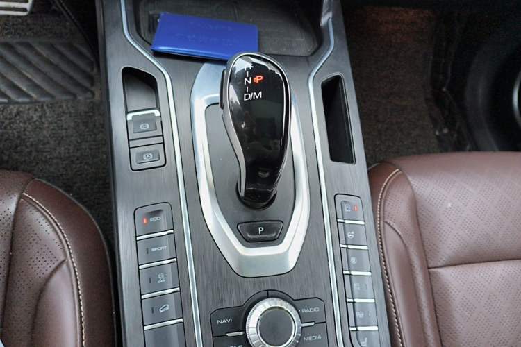 Used Wey VV6 2018 2.0T Two-Wheel Drive Flagship Version China V Standard Gear Lever